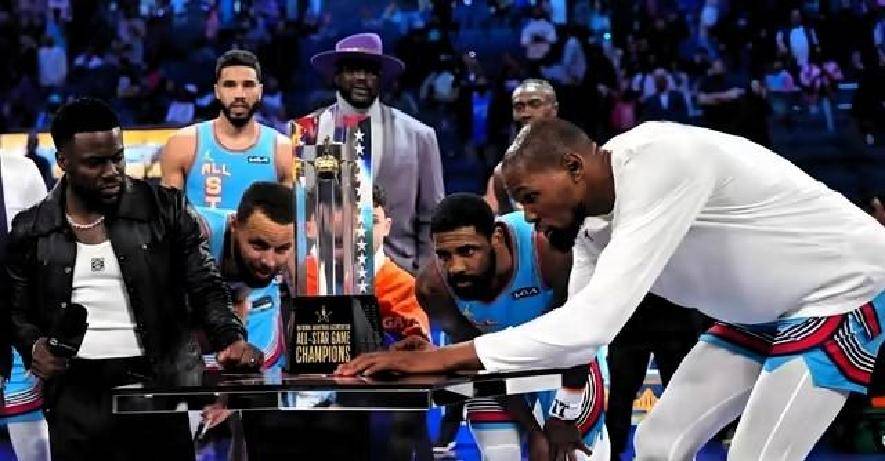 关于杜兰特连续十二场比赛得分超过大胜，湖人挑战极限！的信息