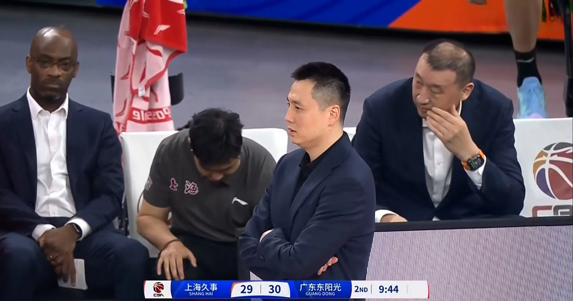 包含上海久事发布备战花絮，今夜完成体检，CBA常规赛任务艰巨，高层口径保持一致的词条