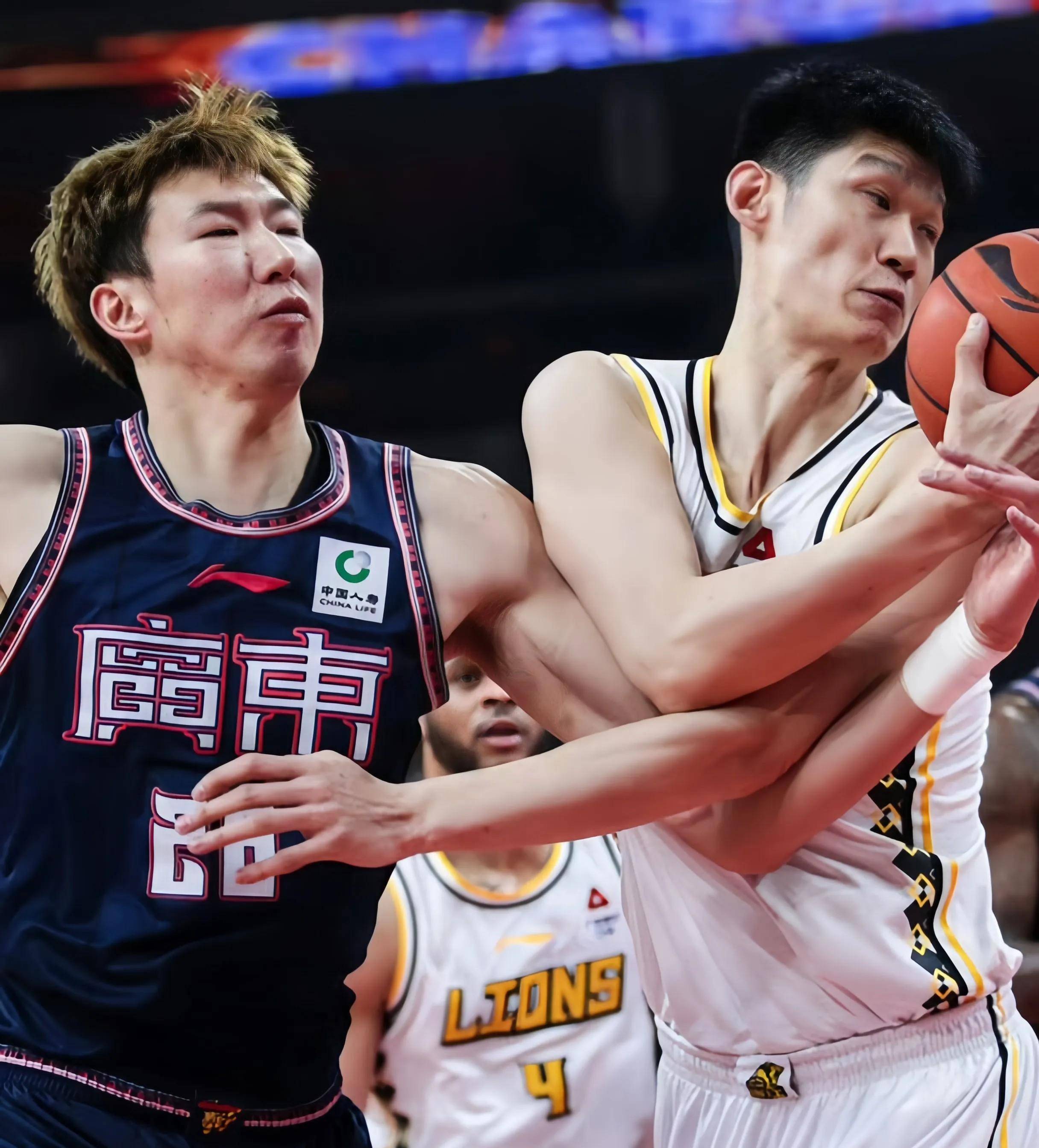 今晨武汉三镇调整名单以备CBA季后赛，内部沟通环节打磨，压力陡增，训练强度明显提升的简单介绍